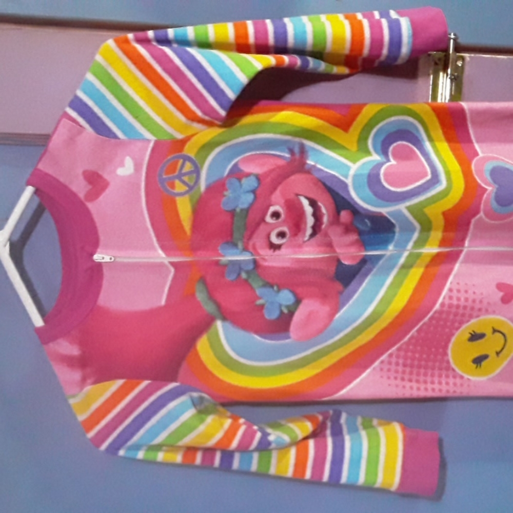 Trolls one piece pajama. Girl's size 6.
